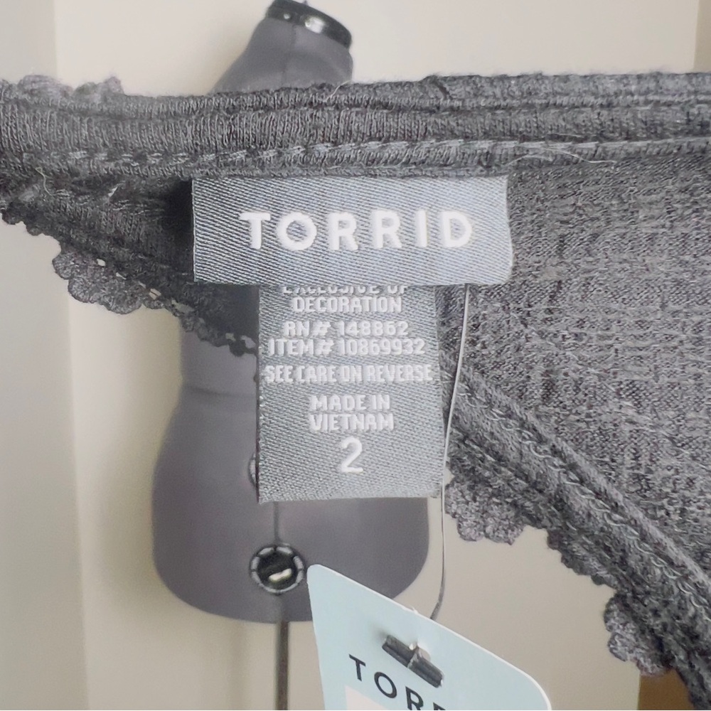 Torrid Sleeveless Round Neck Embroidered-Bottom Top (Size 2X) - Picture 6 of 8